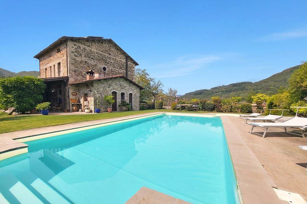 Beautiful Stone Farmhouse, With  Large Private Pool And Great views! Wifi in San Romano in Garfagnana, Garfagnana