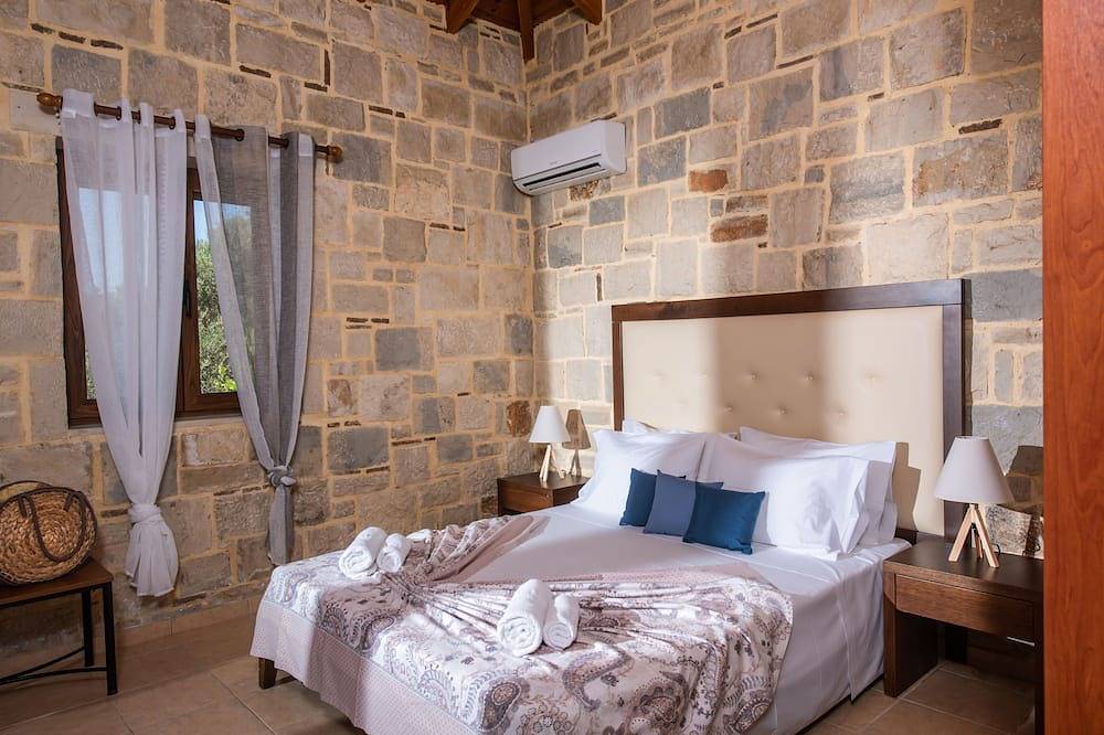 Villa Elisavet, a traditional retreat with pool in Milatos, Lasithi