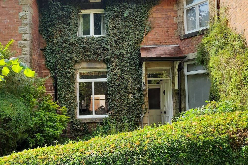 Entire apartment, Fern Cottage in Scarborough, North York Moors National Park