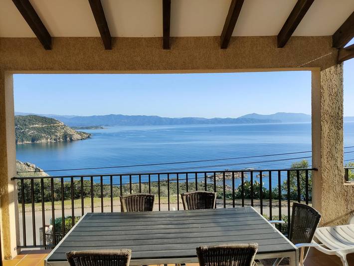 Gîte pour 5 personnes, avec Terrasse ainsi que Jardin et Vue