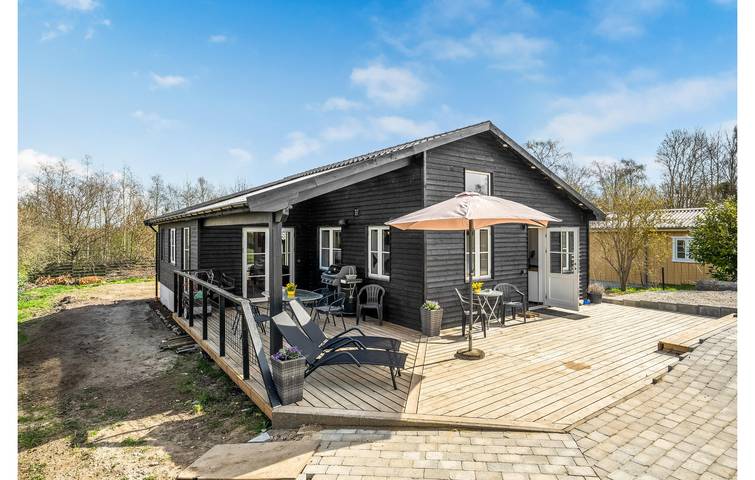 Ferieudlejning for 6 personer, med Terrasse og Have i Kirke Hyllinge