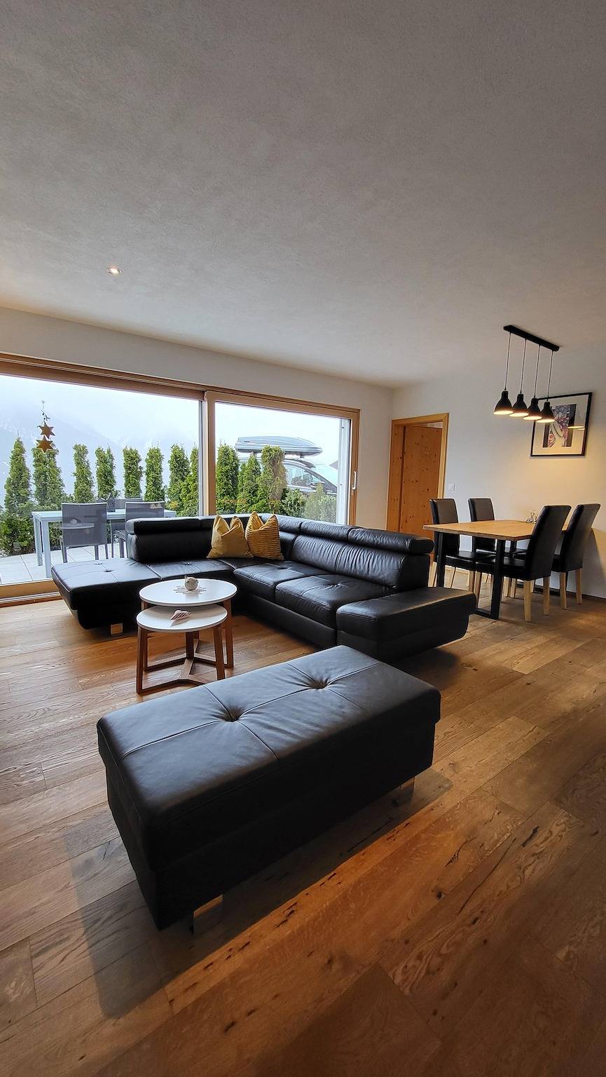 Ganze Ferienwohnung, Ferienwohnung Chasa Scandella - Chasa Scandella - 3 1/2 Zimmer Wohnung, 100m2 in Sent, Unterengadin