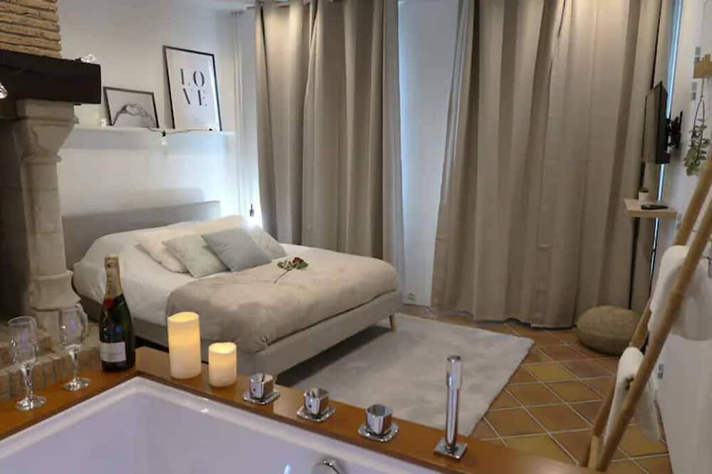 Entire apartment, La Suite - Jacuzzi in Saint-Valery-en-Caux, Dieppe region