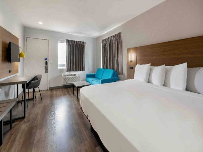 Apartamento entero, 1 King Bed | Mobility Accesible Tina | Ns in Santa Ana (california), Condado de Orange