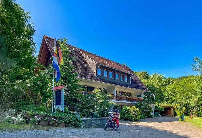 B&B für 4 Personen, mit Balkon und Terrasse sowie Garten und Ausblick in Schmallenberg