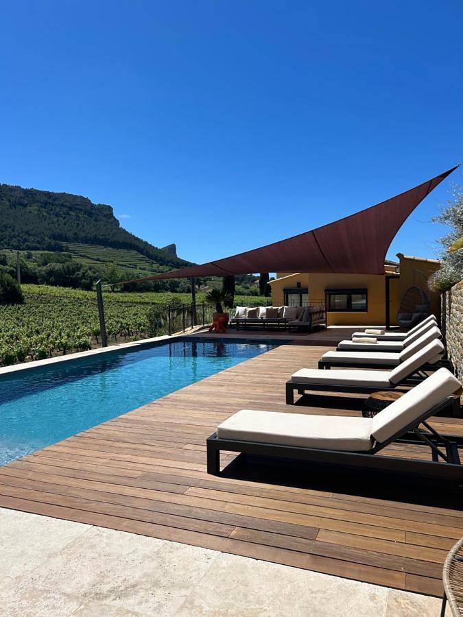 Double Room with Pool View in Cassis, Parc national des Calanques
