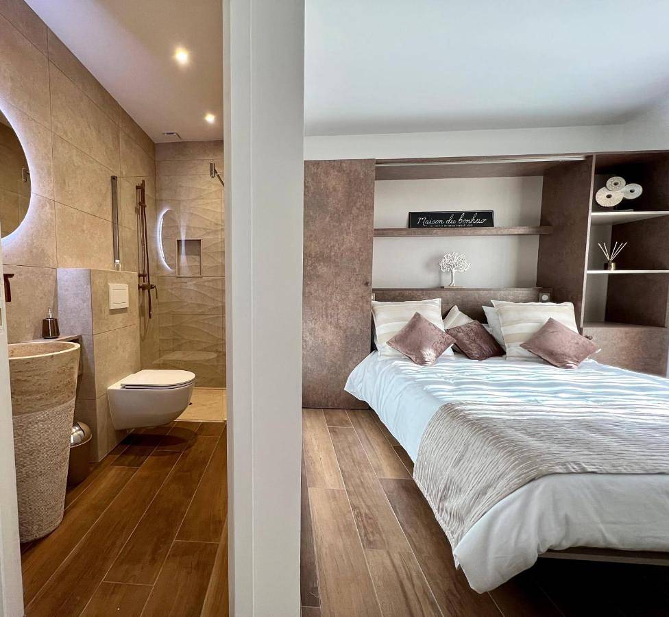 Superior Double Room in Mougins, Côte méditerranéenne (France)
