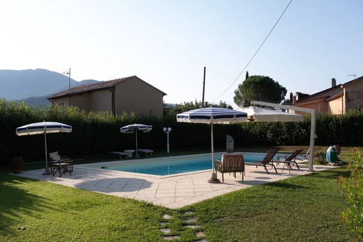 Room 'The Mediterranean' with Mountain View, Wi-Fi and Air Conditioning in Lucca, Den Italienske Riviera