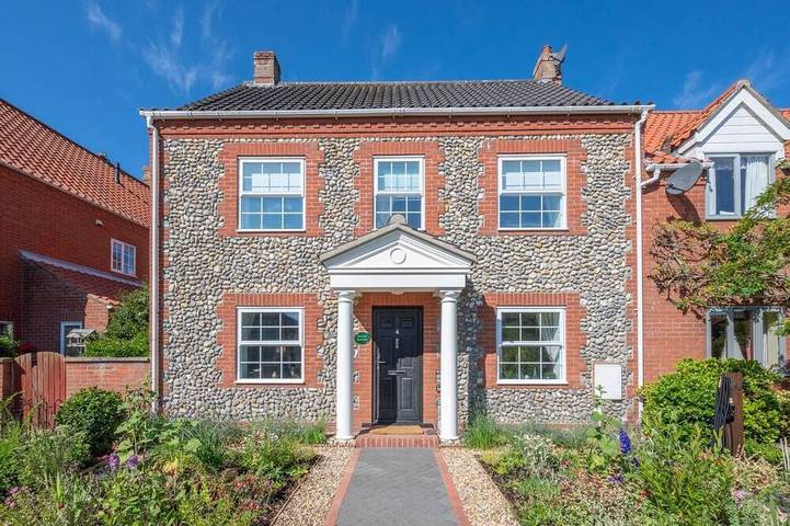 Cottage for 6 people, with garden in Holt