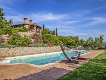 Ferienwohnung für 6 Personen, mit Garten und Terrasse sowie Ausblick, mit Haustier in Umbrien