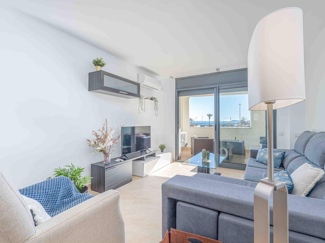 Entire vacation apartment, Apartment 3 bedrooms, swimming pools, seafront in Empuriabrava, Upper Empordà