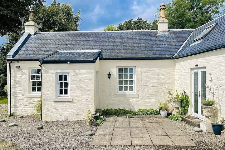 Cottage for 4 people, with Terrace and Garden in Dunoon
