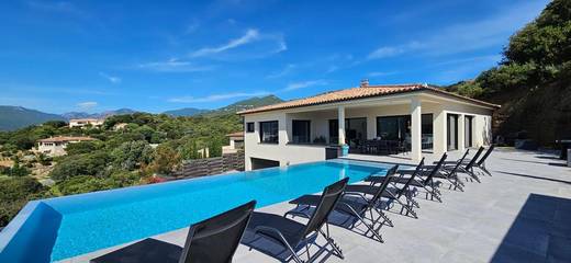 Villa pour 12 personnes, avec jardin ainsi que piscine et vue à Propriano