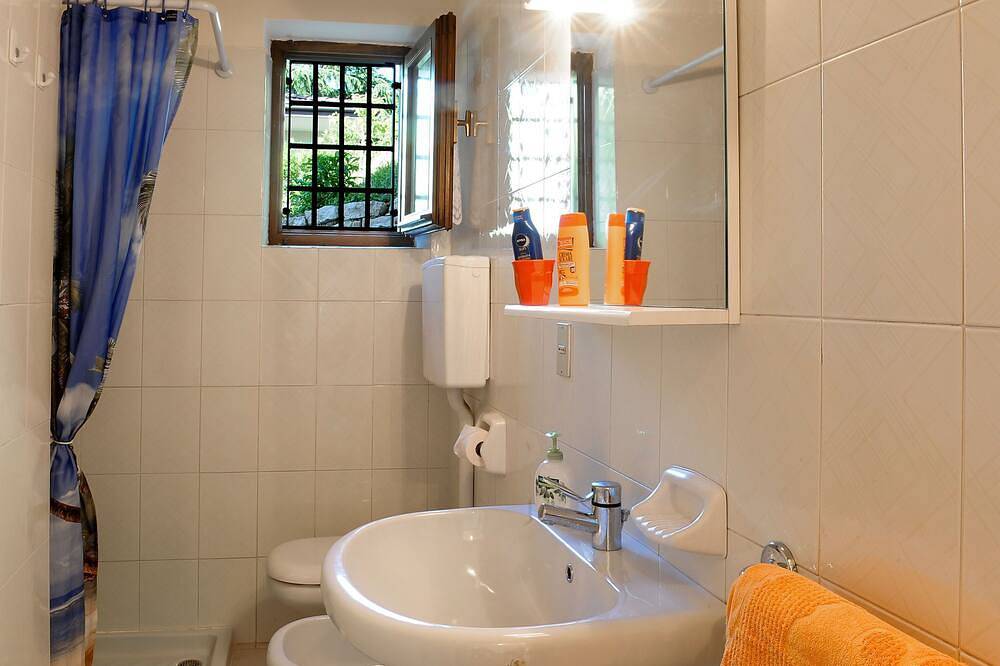Ganze Wohnung, Casa Rosa in Spiaggia Val di Sogno a Malcesine (Malcesine), Malcesine