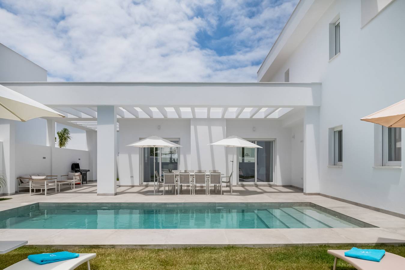 Elena Sea Villa con piscina privada, Wi-Fi y aire acondicionado in Sancti Petri, Chiclana de la Frontera