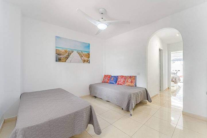 Appartement entier, Beaux appartements avec grande terrasse proche de la plage in Playa de las Américas, Arona