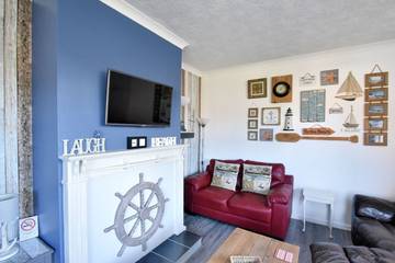 Log Cabin for 5 People in Lyme Regis, Jurassic Coast, Photo 4