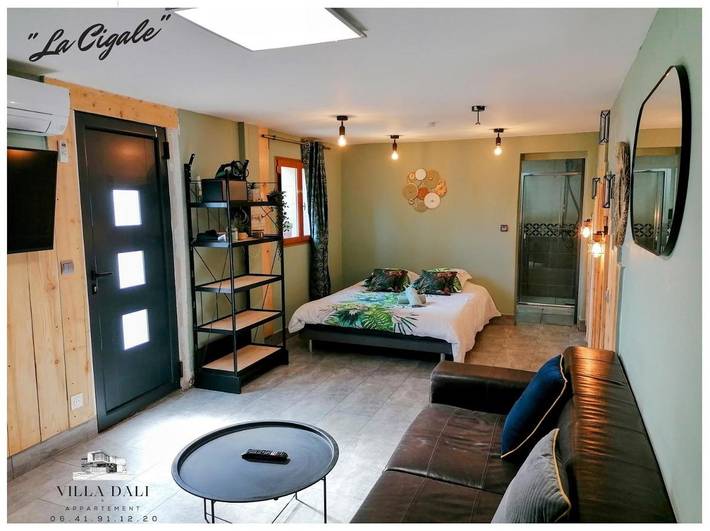 Gîte pour 3 personnes, avec terrasse dans Plage Le Pradon Carqueiranne