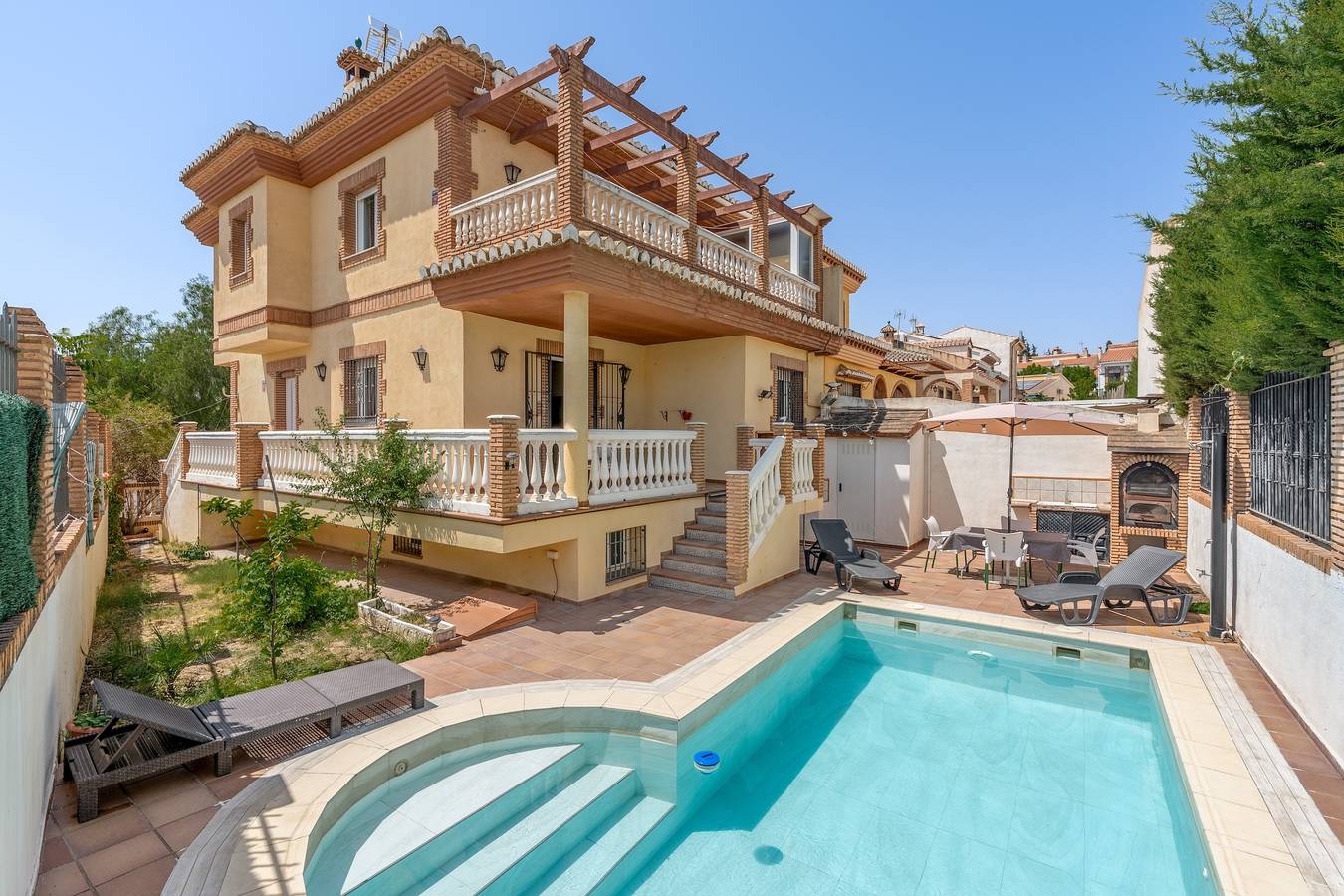 Villa 'Miriam' con vistas a la montaña, piscina privada y Wi-Fi in El Puntal (Granada), El Padul