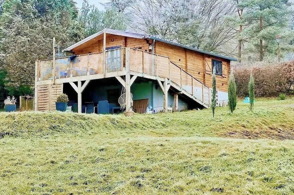 Refuge Enneigé : Le Chalet Idéal pour vos Évasions\" (The Ideal Chalet for Your Escapes) in Les Mazures, Regionaler Naturpark Ardennen