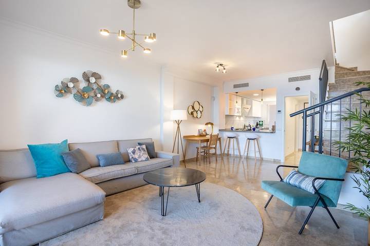 Gîte pour 4 personnes, avec terrasse et piscine, adapté aux familles à Puerto de Santiago - 3