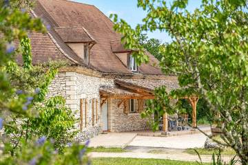 Chambre d’hôte pour 10 personnes, avec jardin à Nojals-et-Clotte