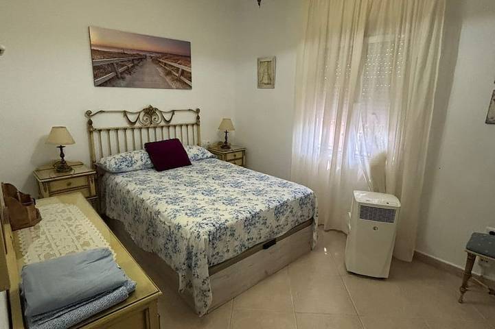Villa in Mazagón mit sonnigem privatem Pool 5 Minuten vom Strand entfernt in Mazagón, Moguer