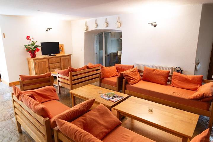 Gîte pour 11 personnes, avec terrasse dans Massegros Causses Gorges - 2