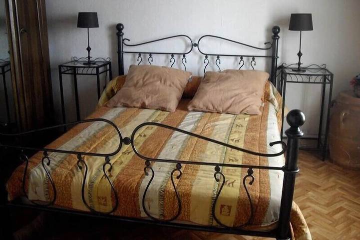 Location de vacances pour 8 personnes, avec jardin ainsi que jacuzzi et terrasse à Singles (Puy-de-Dôme) - 3