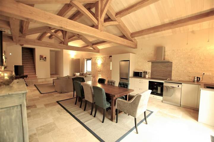 Location de vacances pour 6 personnes, avec Jacuzzi et Terrasse ainsi que Jardin et Piscine à Les Farges