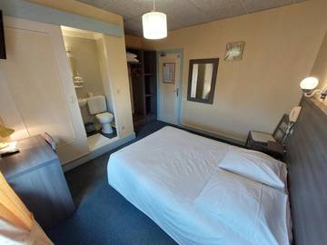 Hôtel pour 2 personnes, avec terrasse, animaux acceptés à Saint-Médard-de-Guizières