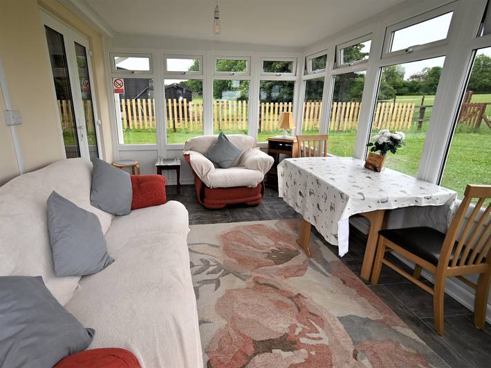 Log cabin for 2 people, with garden, with pets in Suffolk