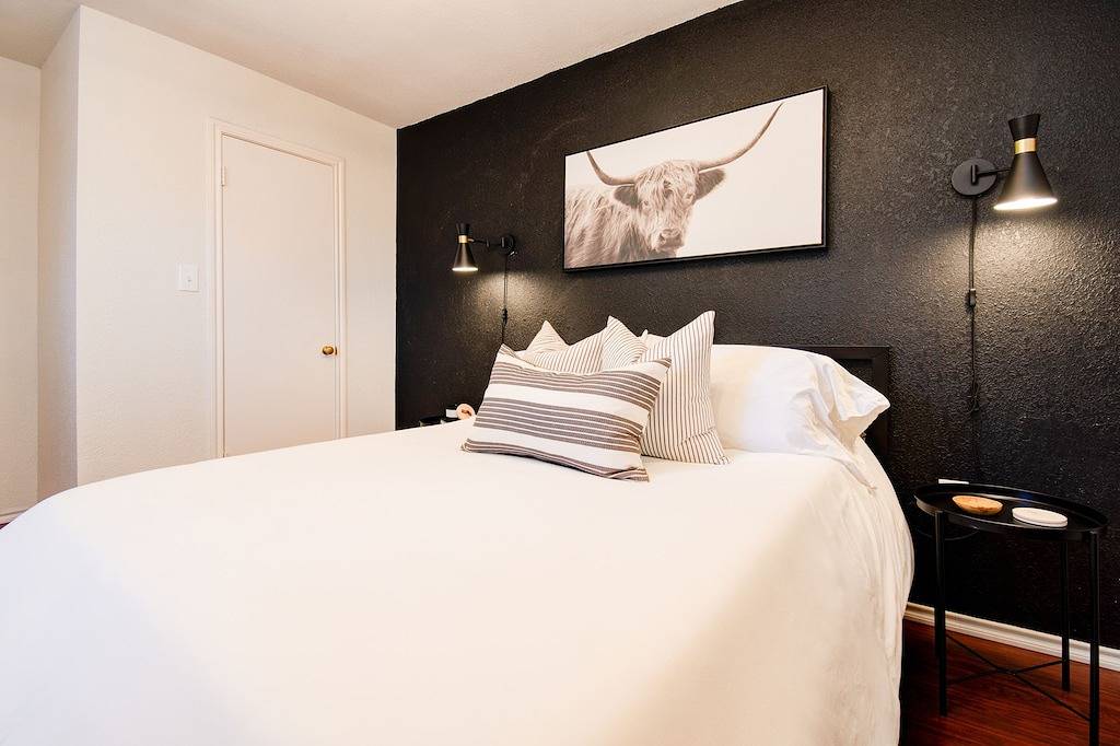 ✮The Monochromatic Modern Studio✮Near Ttu✮1Bd/1Bth in Lubbock, Lubbock County