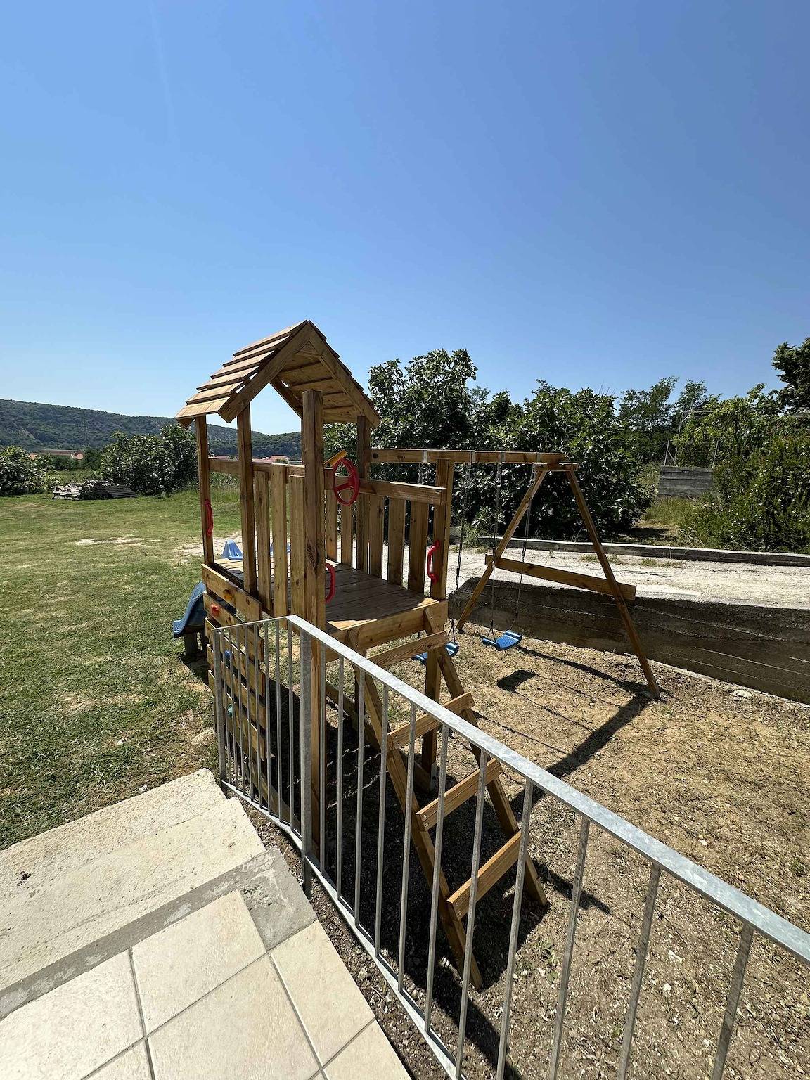 Ganze Ferienwohnung, Ferienwohnung mit Klimaanlage in ruhiger Lage in Lopar, Rab