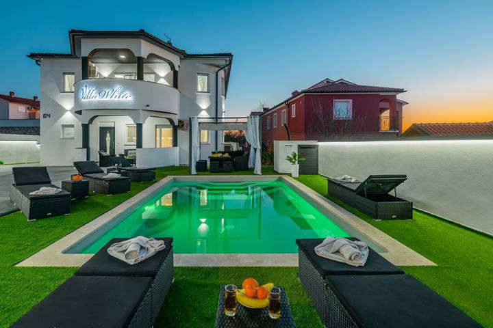 Vakantiewoning voor 7 personen, met Balkon/Terras en Zwembad in Istrië