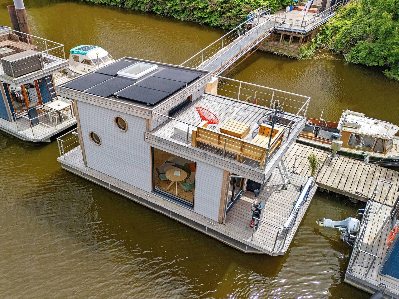 Bateau "Hausboot Off - Ort Zum Abschalten" avec terrasse privée et Wi-Fi in Harburg (Hambourg), Hambourg