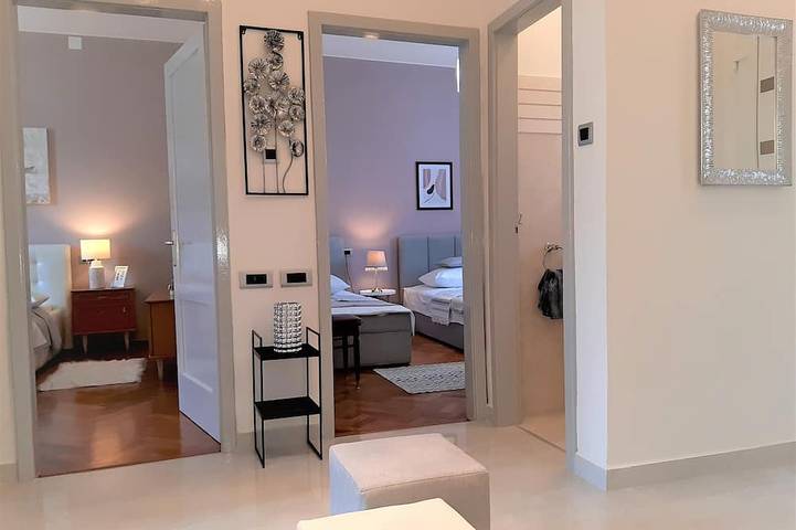 Entire apartment, Luxury apartment in the city center with a large terrace, garden, private garage in Labin City, Labin