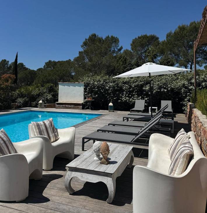Chambre d’hôte pour 2 personnes, avec terrasse ainsi que jardin et piscine à Puget-sur-Argens
