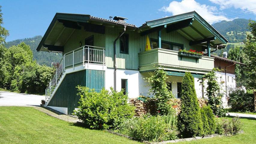 Vakantiehuis voor 4 personen, with balkon and tuin as well as zwembad in Itter