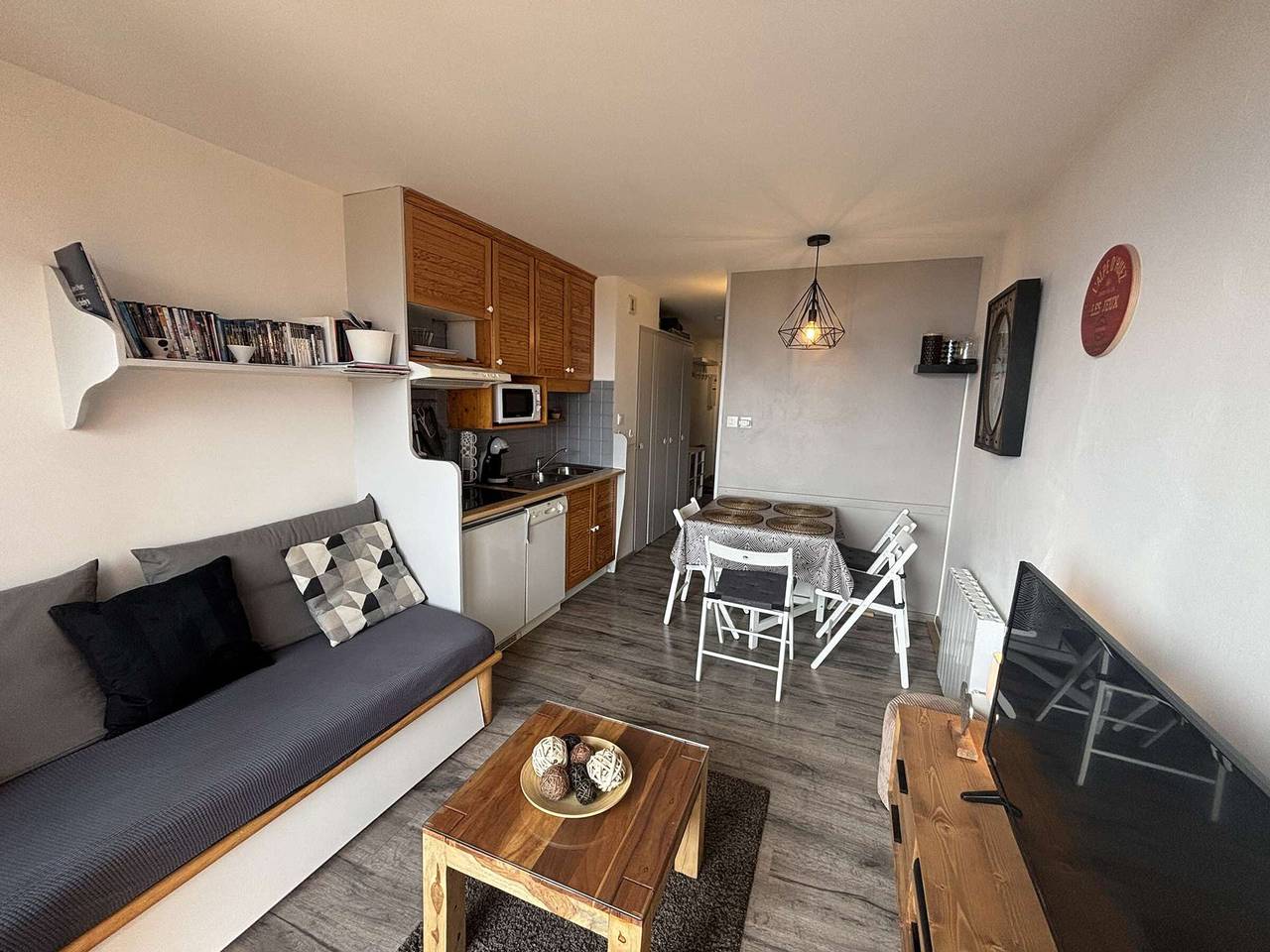 Ganze Wohnung, Gemütliche 2-Zimmer-Wohnung für 4 Personen mit Südbalkon und Parkplatz in L'Alpe d'Huez in Huez, Nationalpark Écrins