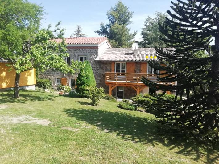 Chambre d’hôte pour 2 personnes, avec Jacuzzi et Terrasse ainsi que Jardin et Vue