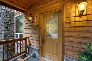 Log Cabin for 6 Guests in North Cascades National Park, Cascade Range, Picture 2
