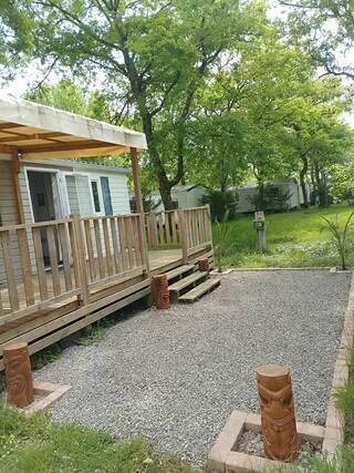 Camping pour 7 personnes, avec terrasse et piscine
