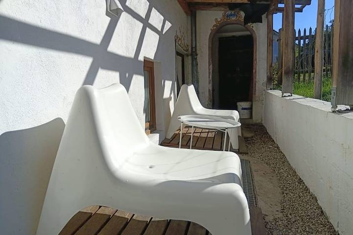 Ganze Wohnung, Uriges Apartment mit Terrasse, Ofen und Bar in Peiting, Romantische Straße