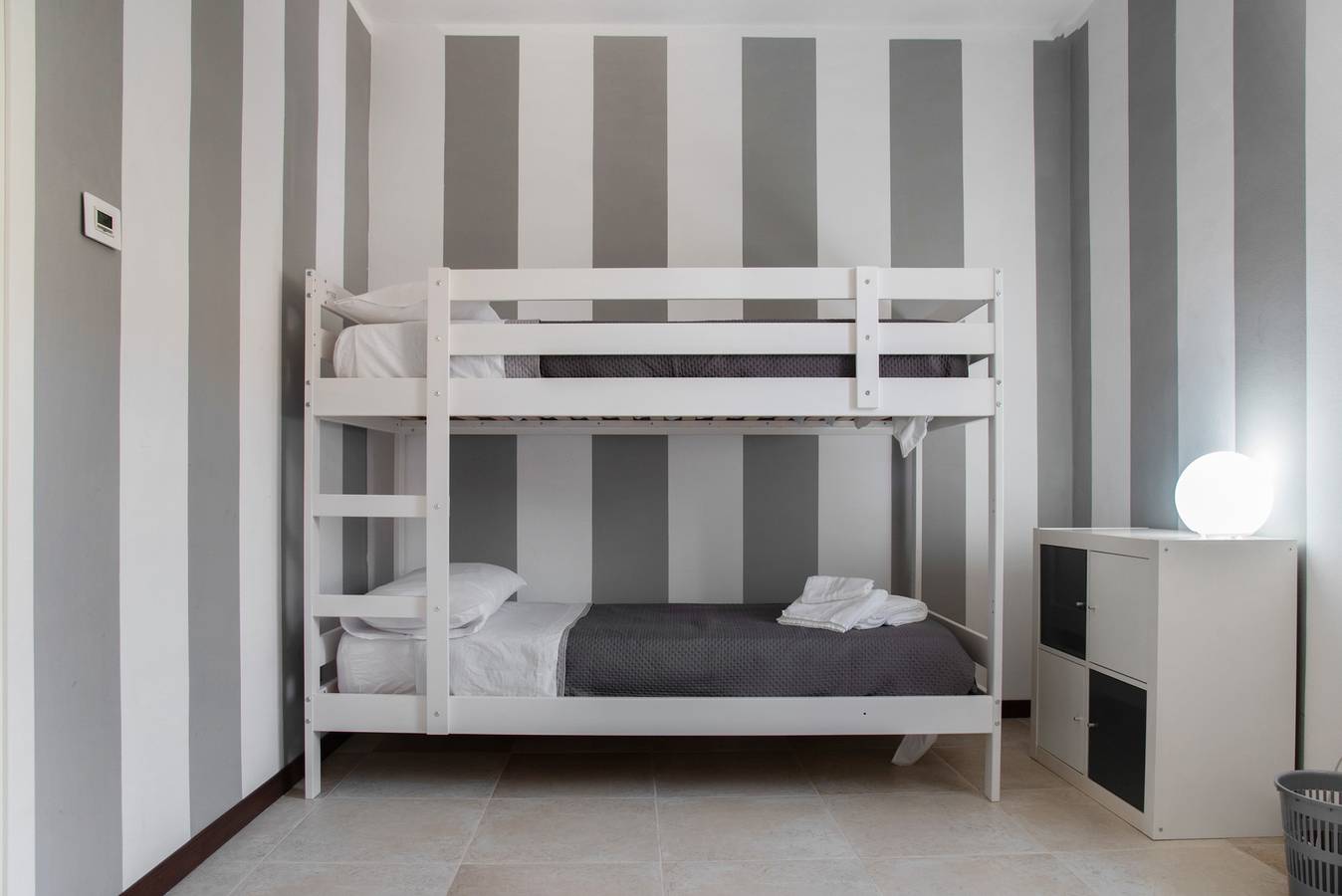 Appartamento intero, Appartamento ' Residenza La Fonte Primo Piano' splendido balcone privato con vista sulle montagne in Laveno-Mombello, Lago Maggiore (Lombardia)