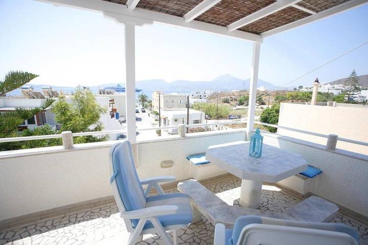 Location de vacances pour 4 personnes, avec jardin et vue dans Adamas