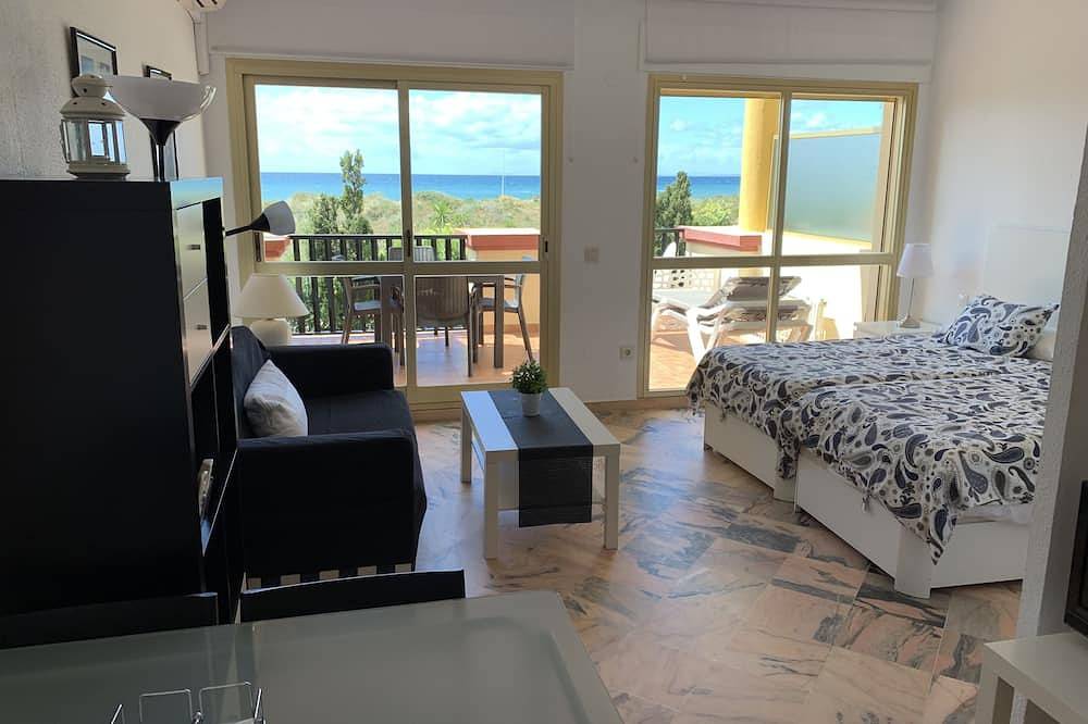 Geheel appartement, Apartment 817 on the beachfront with sea views in Marbella Oost, Marbella