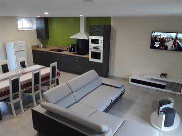 Gîte pour 8 personnes, avec terrasse à Beauvoir