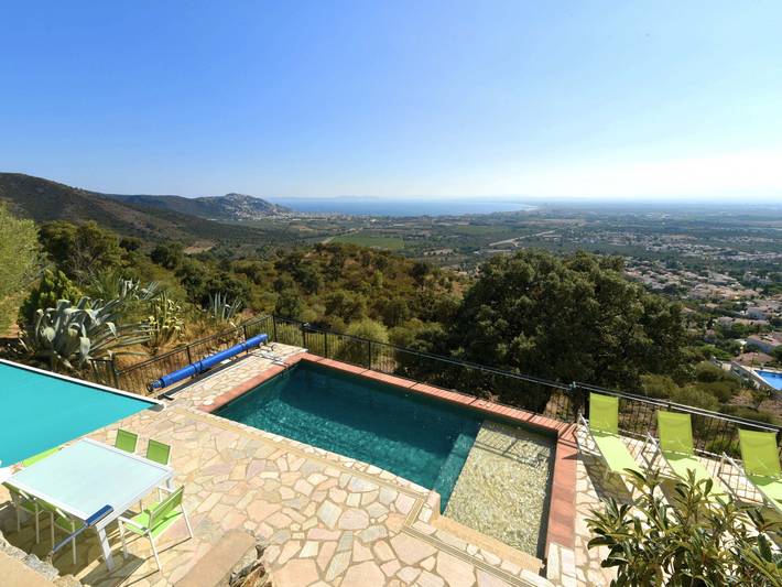 Appartement entier, Villa avec piscine privée, climatisation, Wi-Fi, parking à Roses in El Mas Fumats, Roses