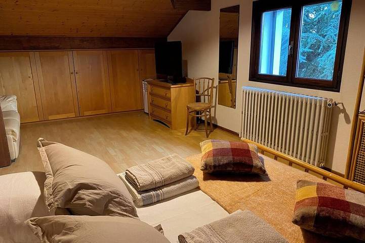 Ganze Wohnung, 2-storey, 4-bedroom apartment in a detached house in Menthon St B in Menthon-Saint-Bernard, Annecy und Umgebung